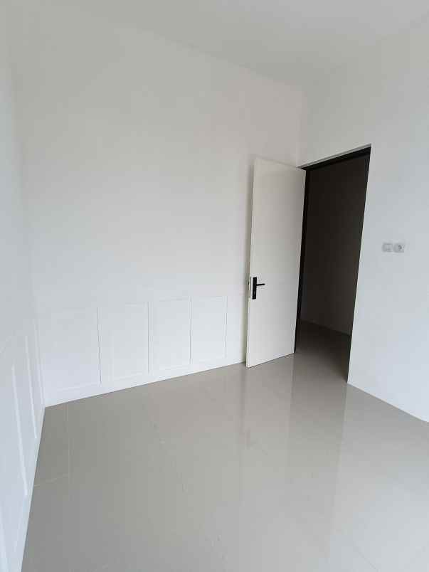 rumah modern 2 lantai timur tol sawojajar malang