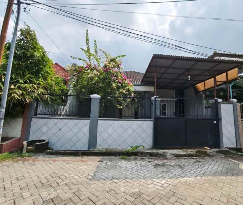 rumah mojo baru renov hadap utara