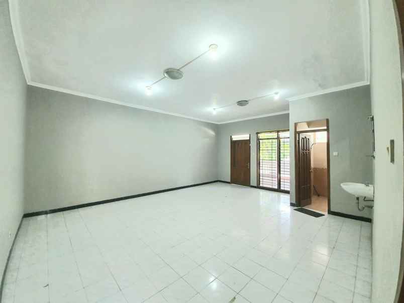 rumah raya ngagel jaya utara cocok untuk usaha