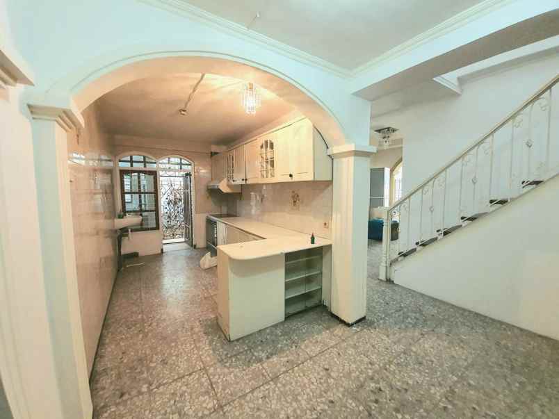 rumah raya ngagel jaya utara cocok untuk usaha