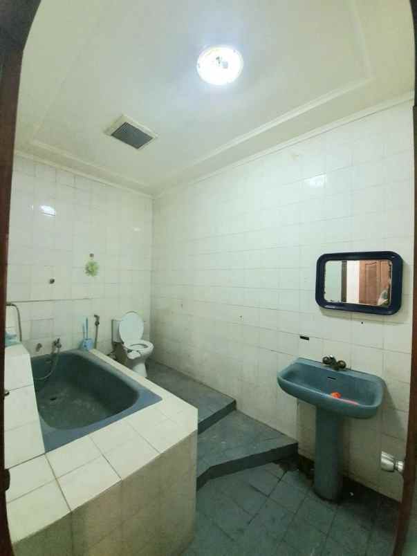 rumah raya ngagel jaya utara cocok untuk usaha