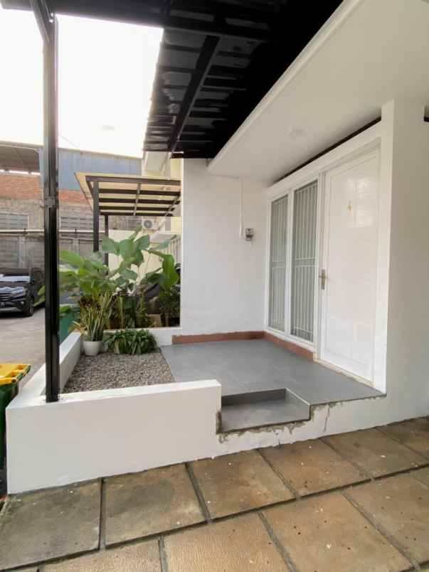 rumah second 2 lantai di jatibening bekasi