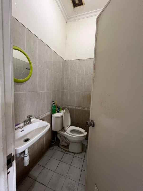 rumah second dalam cluster di jalan raya pitara depok