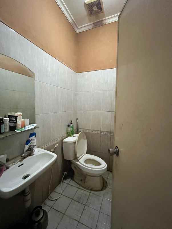 rumah second dalam cluster di jalan raya pitara depok