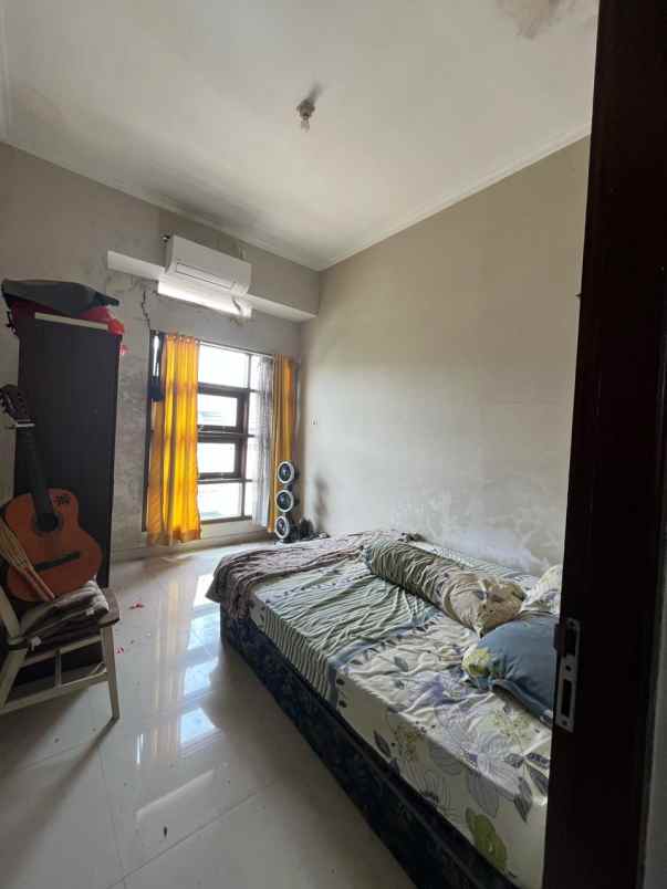 rumah second dalam cluster di jalan raya pitara depok