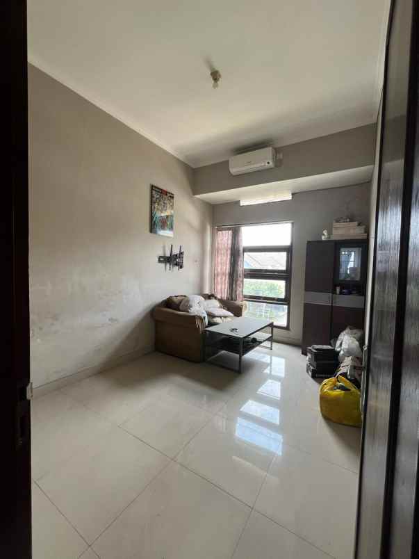 rumah second dalam cluster di jalan raya pitara depok