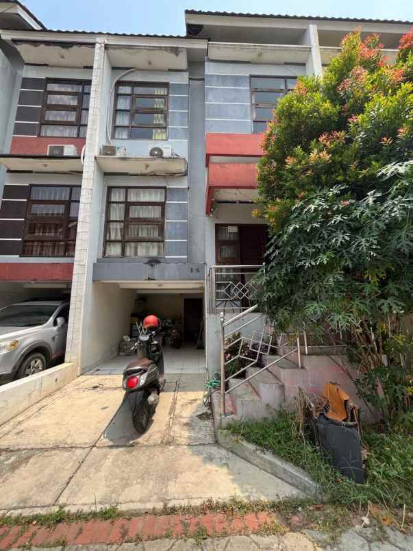 rumah second dalam cluster di jalan raya pitara depok