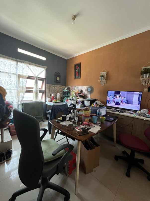 rumah second dalam cluster di jalan raya pitara depok