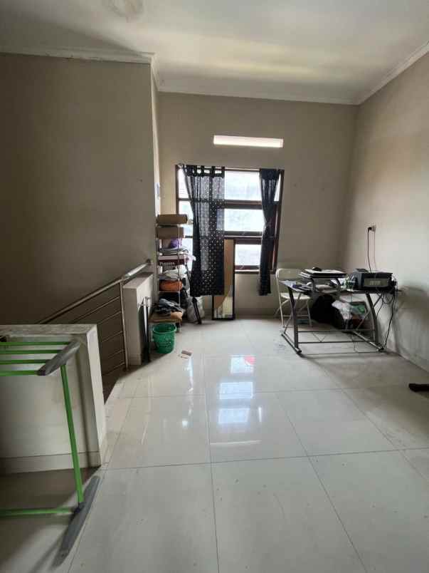 rumah second dalam cluster di jalan raya pitara depok