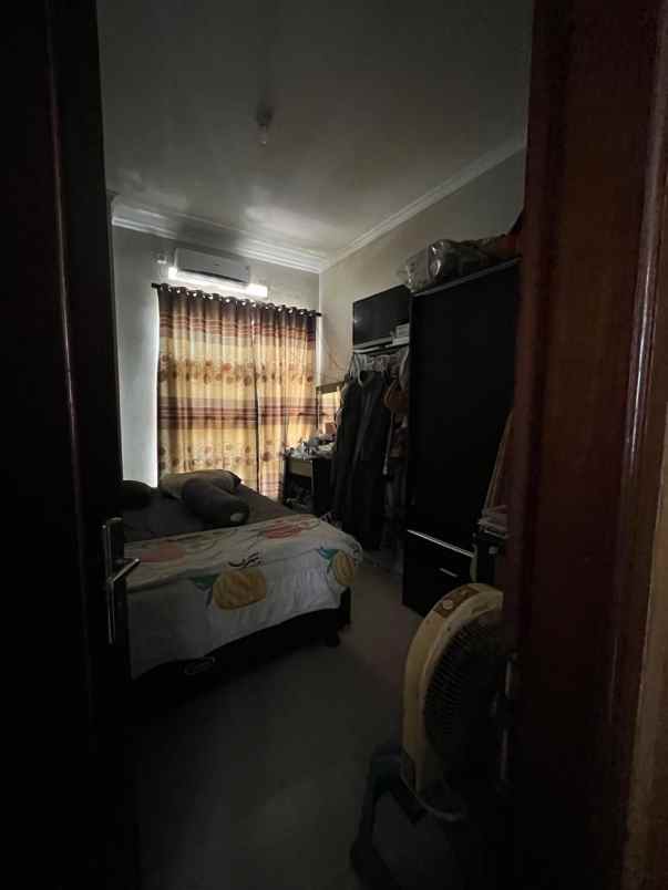 rumah second dalam cluster di jalan raya pitara depok