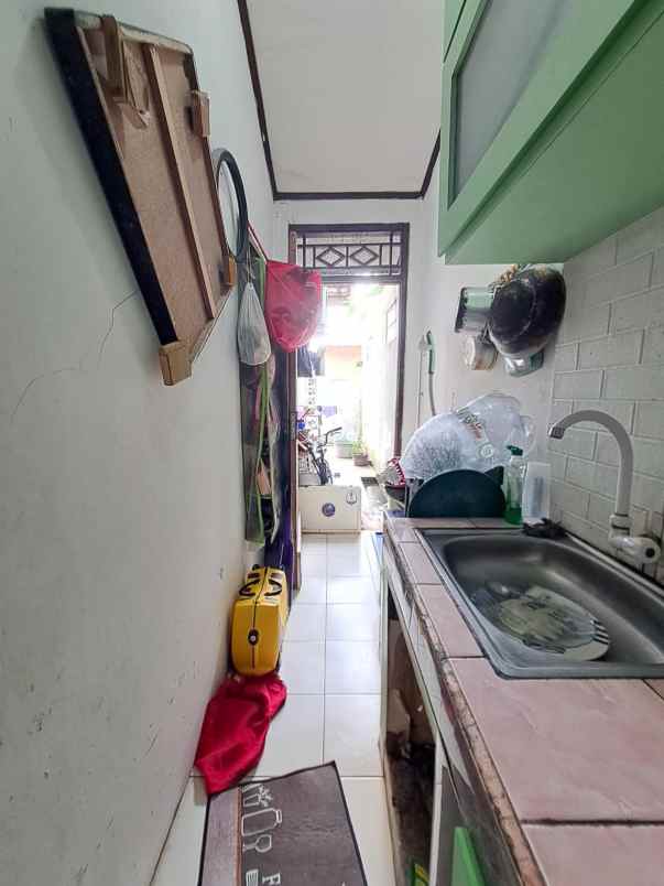 rumah second strategis di limo depok