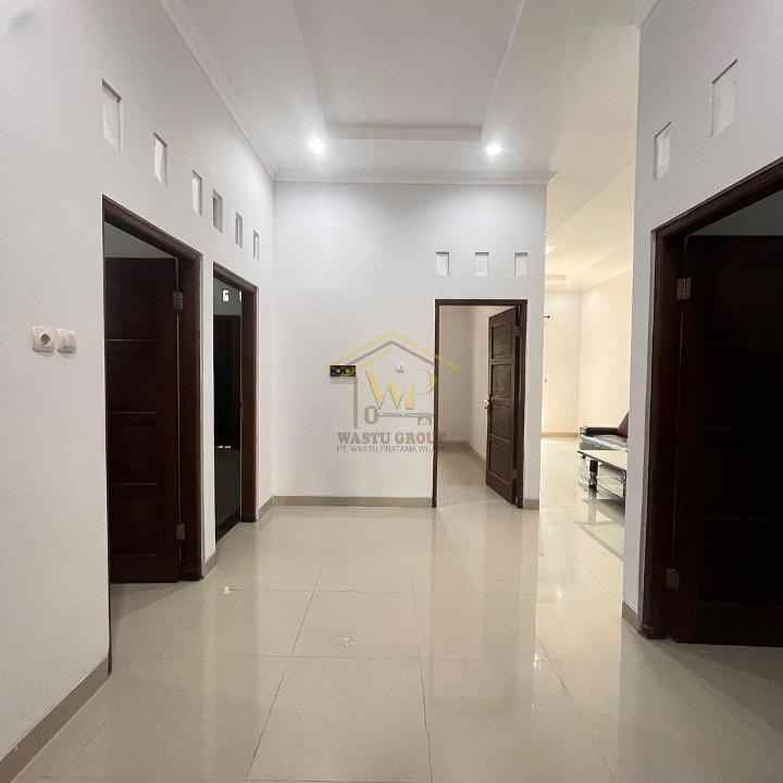 rumah second tanah luas dekat kampus ukrim kalasan