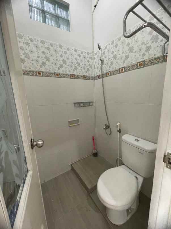 rumah second tanah luas dekat kampus ukrim kalasan