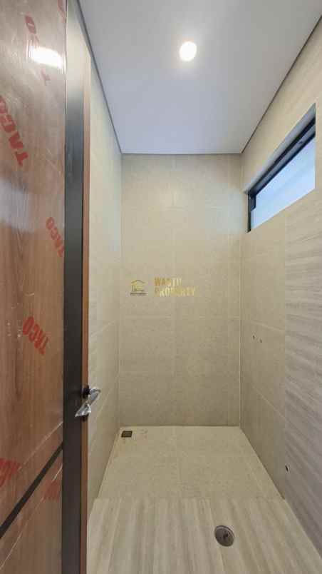 rumah siap huni 2 lantai di utara condongcatur sleman