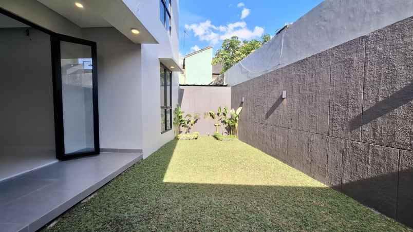 rumah siap huni 2 lantai di utara condongcatur sleman