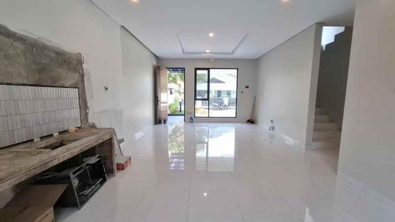 rumah siap huni 2 lantai di utara condongcatur sleman