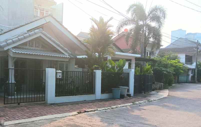 rumah siap huni dalam komplek villa bintaro indah