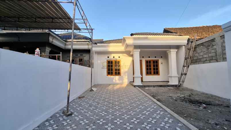 rumah siap huni dekat jalur tol jogja solo di kalasan