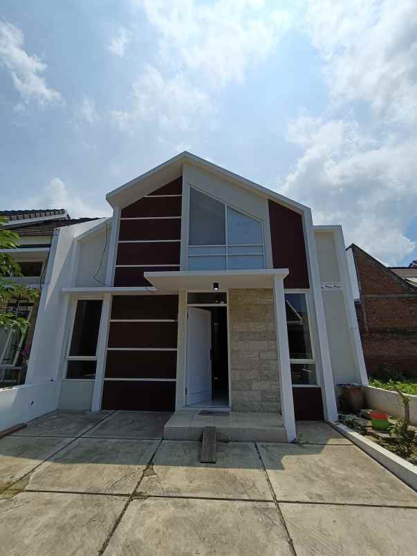 rumah siap huni lokasi 2 menit tol pakis malang