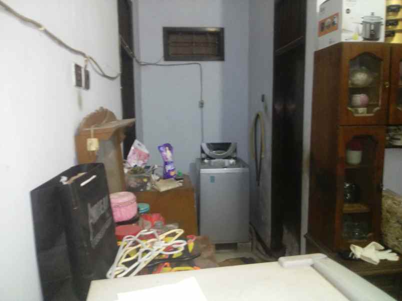 rumah tepi jalan dekat kampus