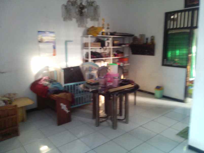 rumah tepi jalan dekat kampus