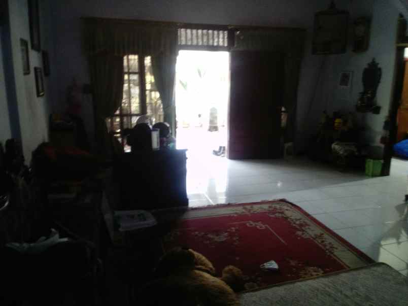 rumah tepi jalan dekat kampus