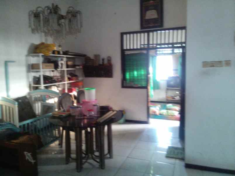 rumah tepi jalan dekat kampus