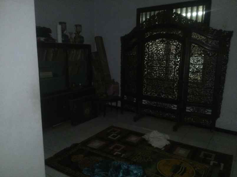 rumah tepi jalan dekat kampus