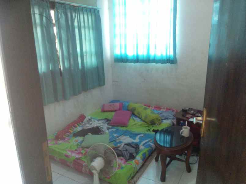 rumah tepi jalan dekat kampus