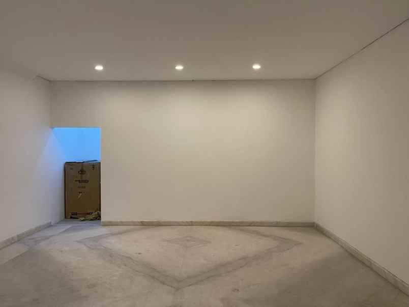 rumah villa sentra raya citraland marmer shm