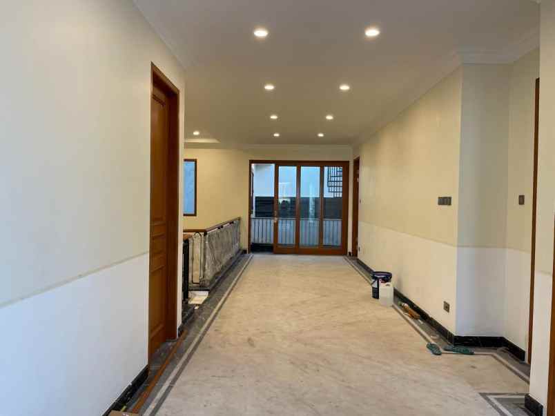 rumah villa sentra raya citraland marmer shm