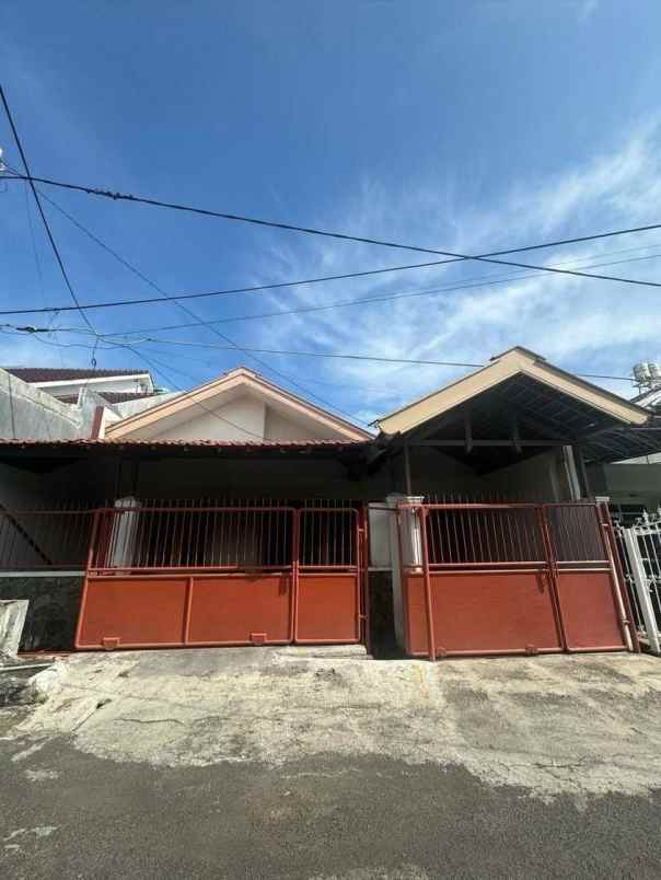 rumah wisma mukti klampis semolo barat strategis