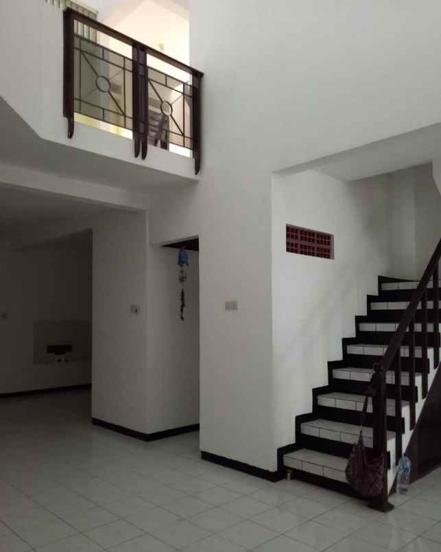 rumah wisma permai strategis siap huni carport