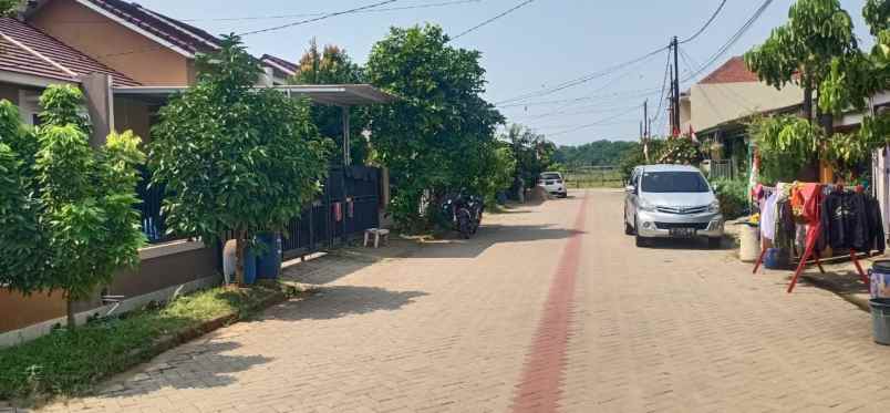 tanah jalan raya legok parung