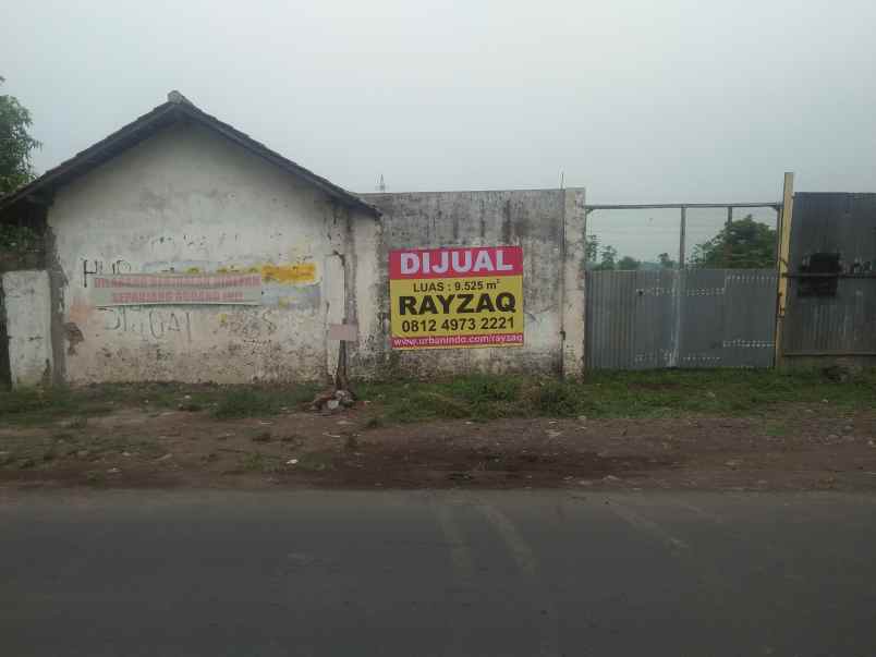 tanah tepi jalan dekat rumah