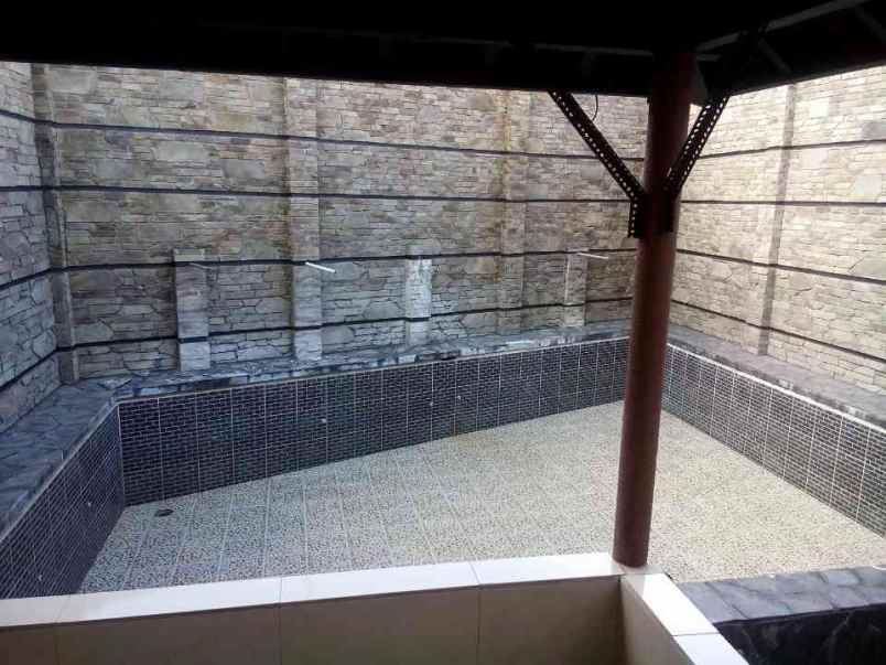 villa jl raya cipanas tarogong