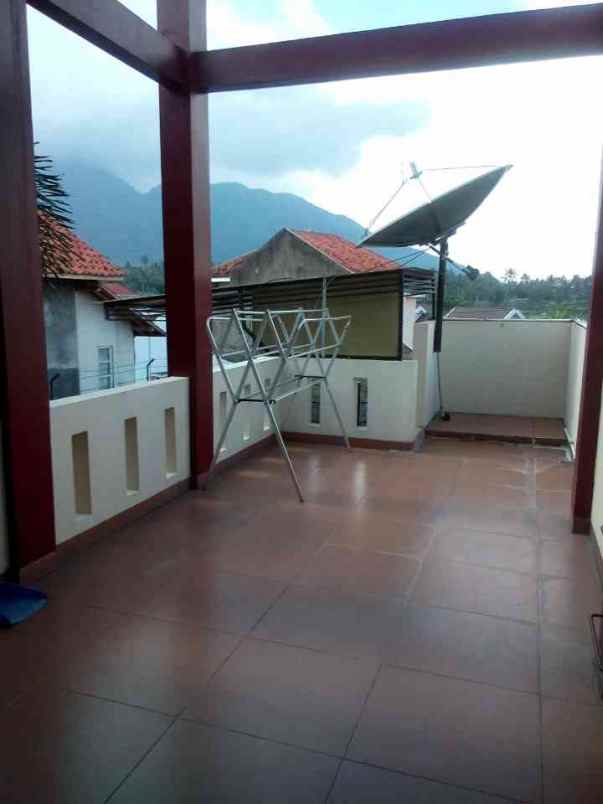 villa jl raya cipanas tarogong