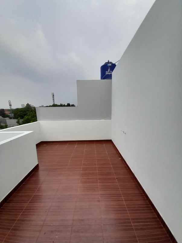 cluster 3 floor at jl sirsak jagakarsa jakarta selatan