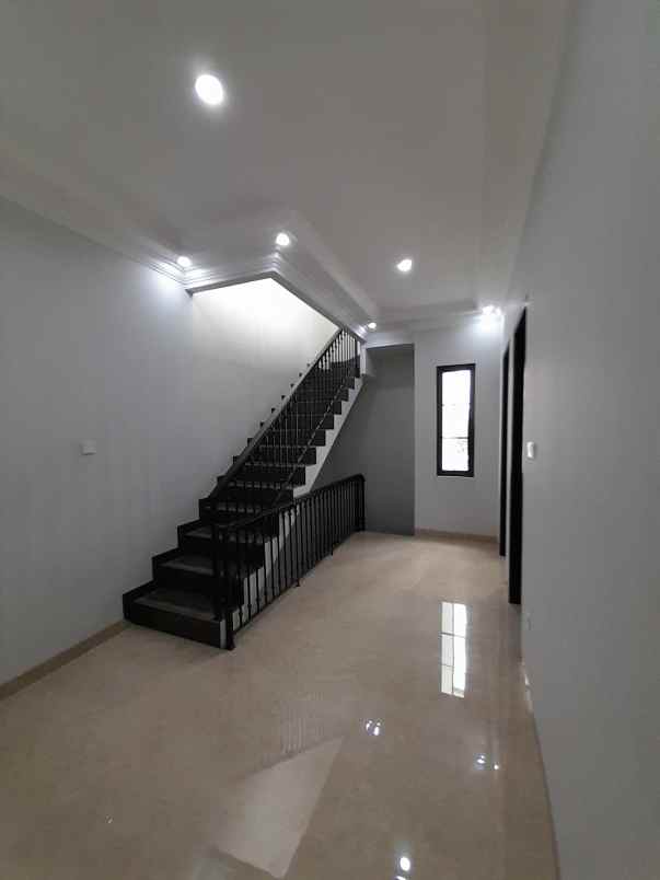cluster 3 floor at jl sirsak jagakarsa jakarta selatan