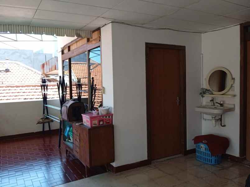 dharmahusada utara hadap barat 2 lt shm