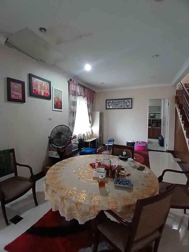 dijual cepat rumah mewah tengah kota