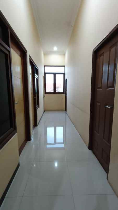 dijual kantor temlat ussha