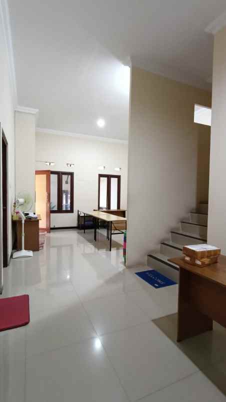 dijual kantor temlat ussha