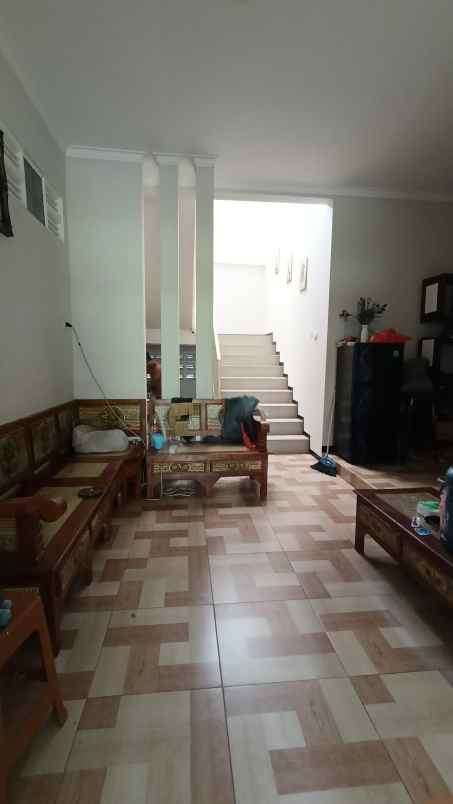 dijual kost jalan joyo agung kav 09