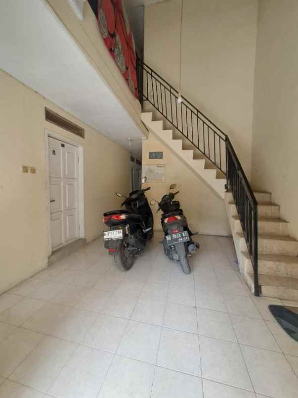 dijual kost jl sukabirus sukapura