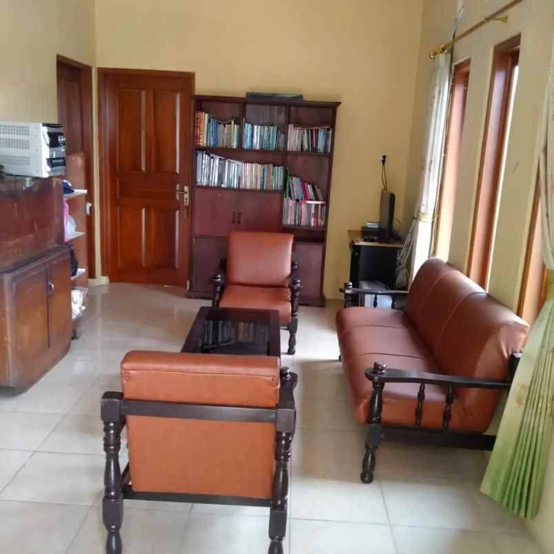 dijual kost jl veteran