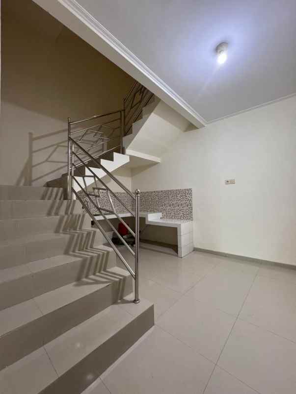 dijual kost soekarno hatta suhat kota