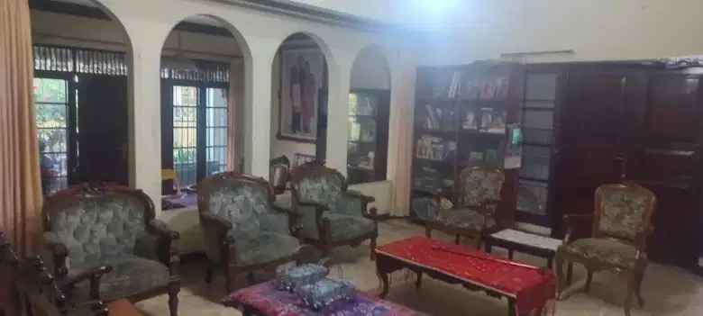 dijual murah rumah bangunan lama lokasi kebayoran lama