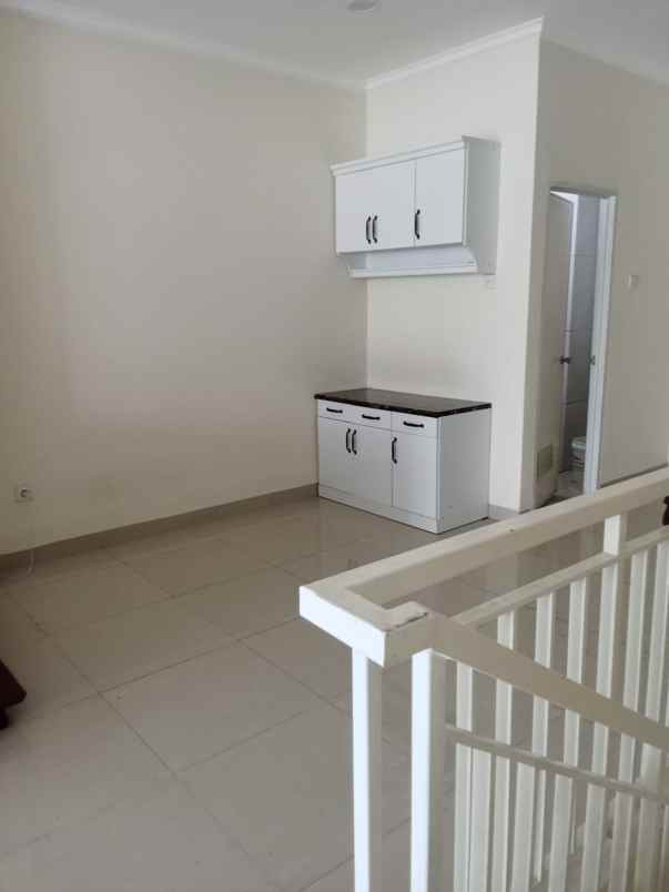 dijual ruko 3 lantai di kawasan depok cinere