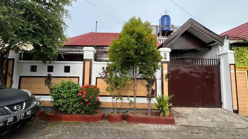 dijual rumah 2 lantai di makassar